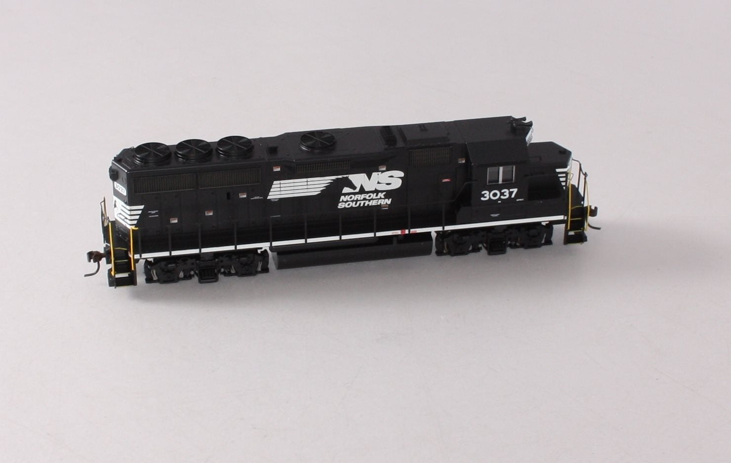Athearn 89767 HO Scale Norfolk Southern GP40-2 Diesel Locomotive #3037