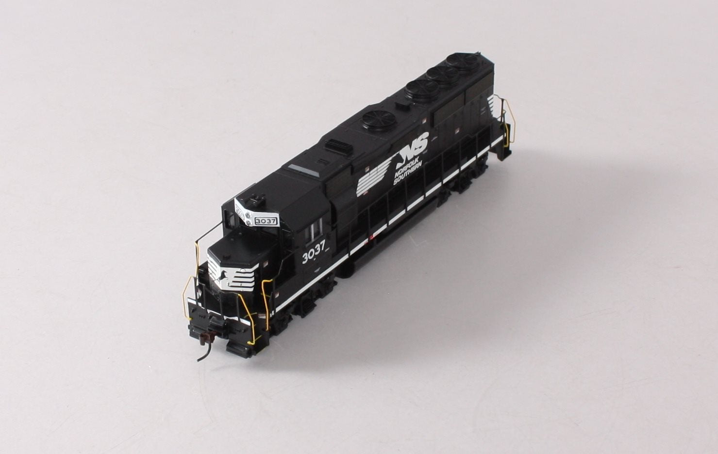Athearn 89767 HO Scale Norfolk Southern GP40-2 Diesel Locomotive #3037