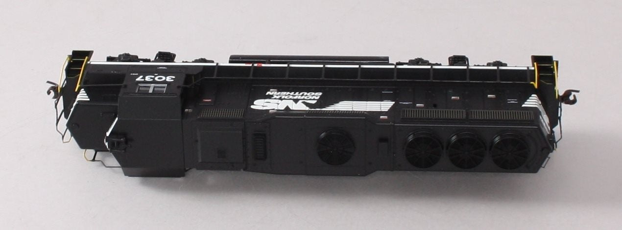 Athearn 89767 HO Scale Norfolk Southern GP40-2 Diesel Locomotive #3037