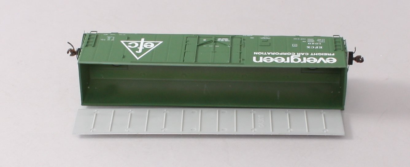 Athearn G63883 HO EFCX 50' PC&F Rivet Side Boxcar with 10' 6
