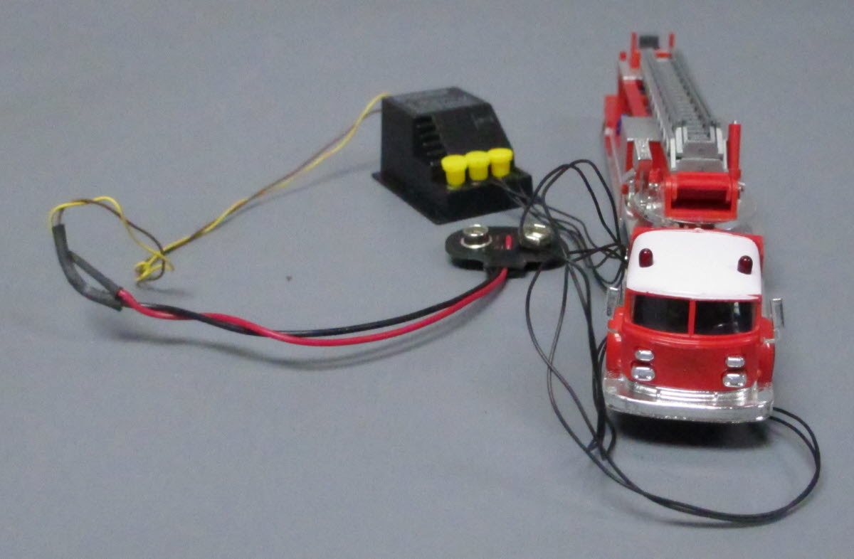 Busch 5605 HO Truck W/Flashing Lights & Fire Ladder – Trainz