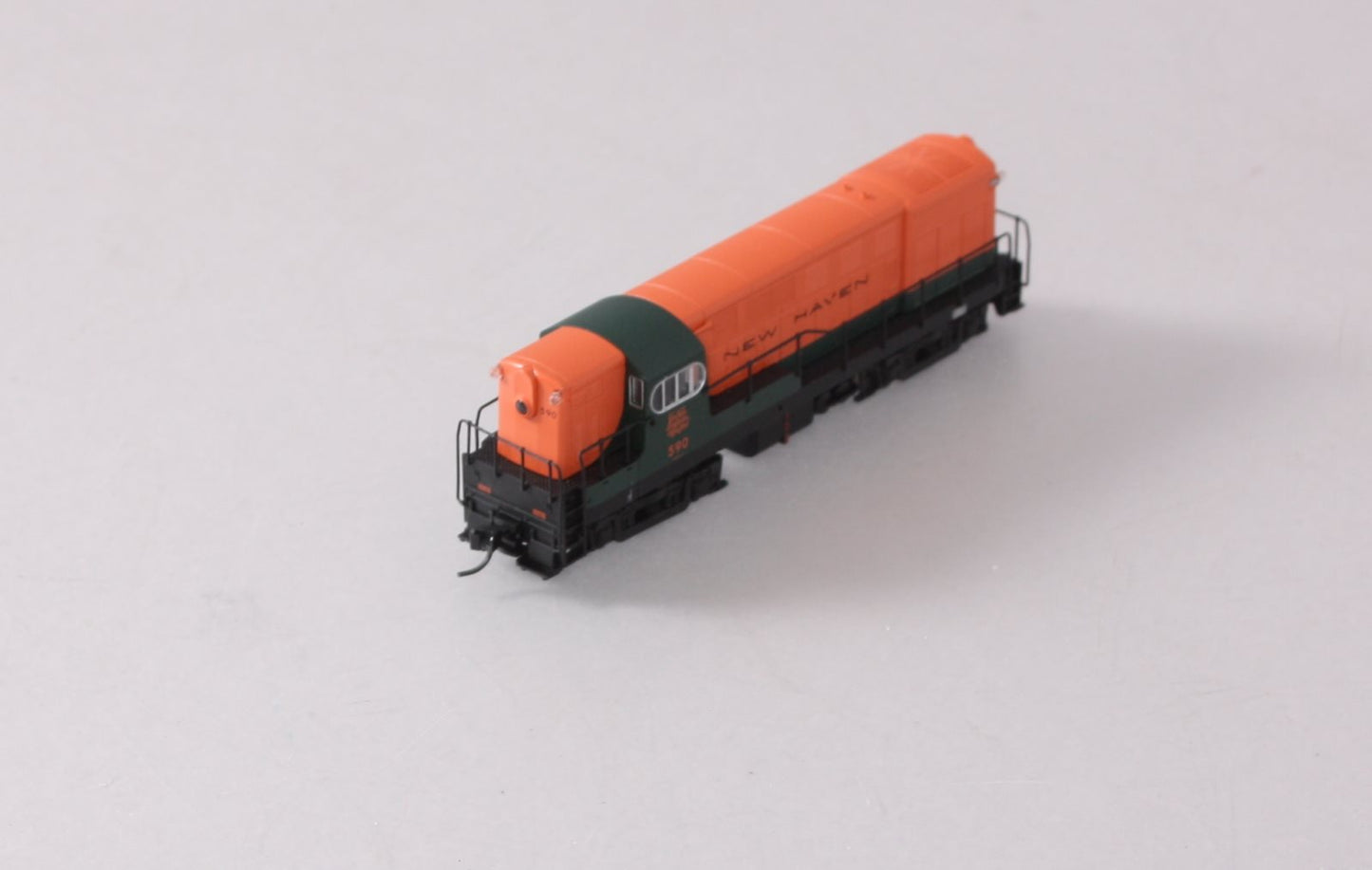 Atlas 40001857 N Scale New Haven H16-44 Diesel Locomotive #590
