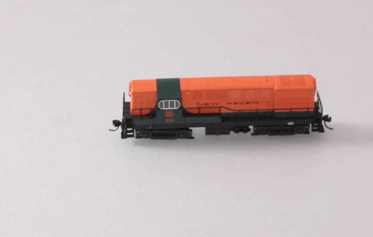 Atlas 40001857 N Scale New Haven H16-44 Diesel Locomotive #590