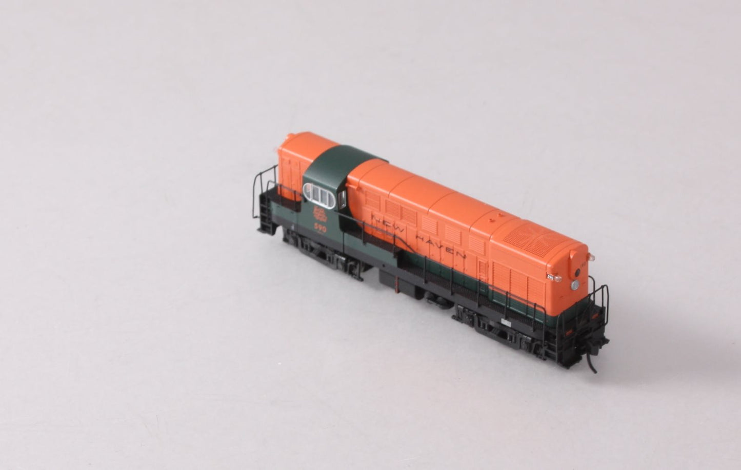 Atlas 40001857 N Scale New Haven H16-44 Diesel Locomotive #590