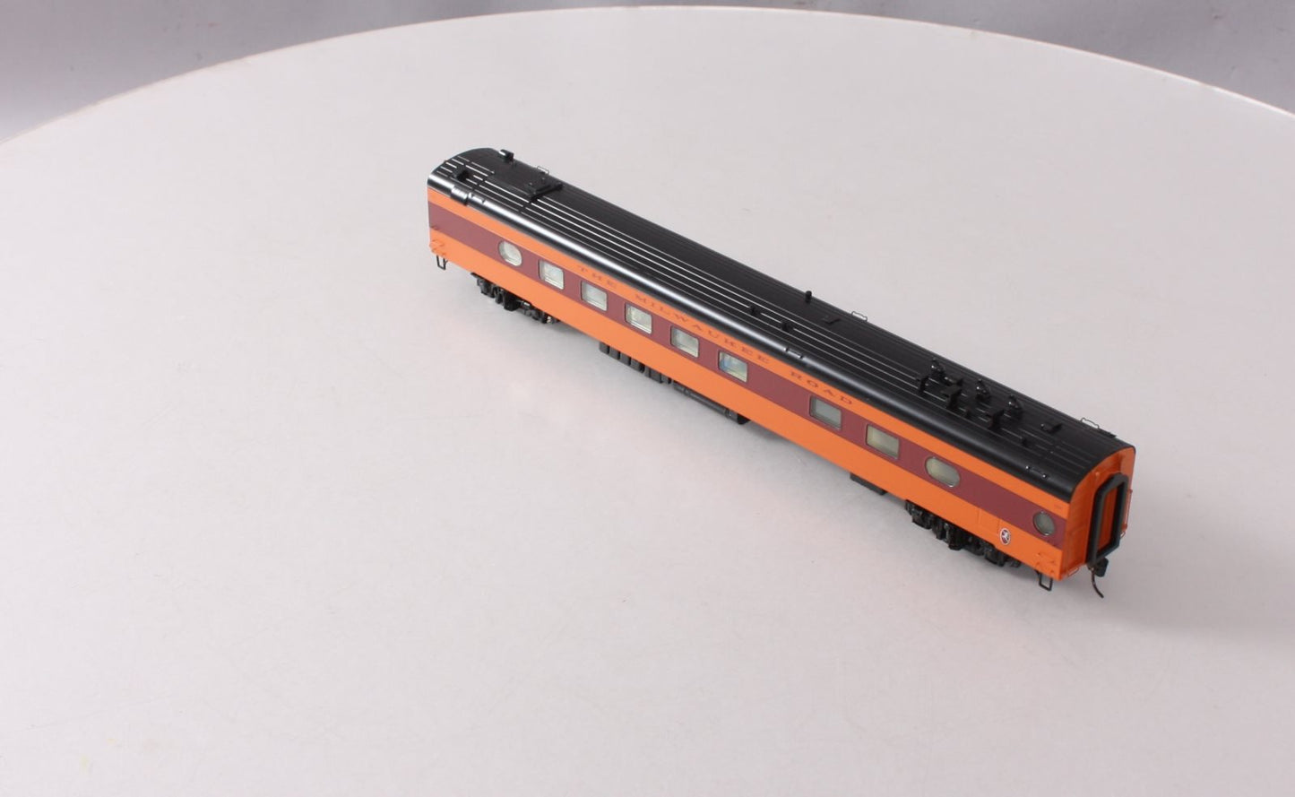Walthers 920-9104 HO Milwaukee Road 85' 48-Seat Diner #125