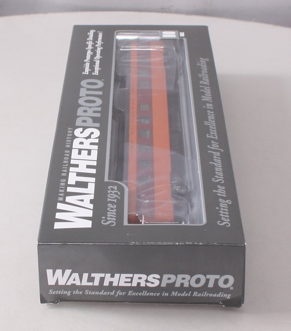 Walthers 920-9104 HO Milwaukee Road 85' 48-Seat Diner #125