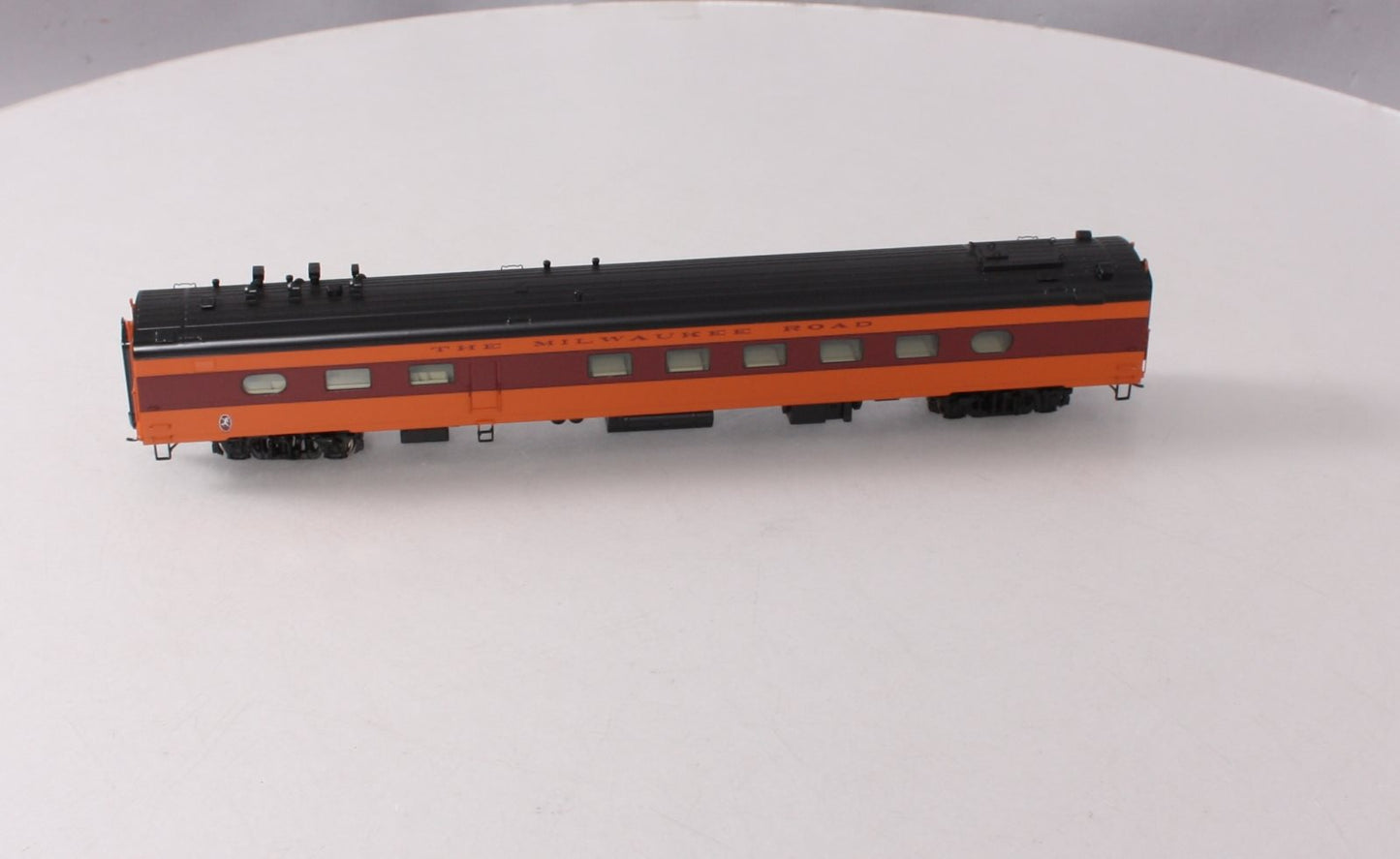Walthers 920-9084 HO Scale Milwaukee Road 85' 48-Seat Diner