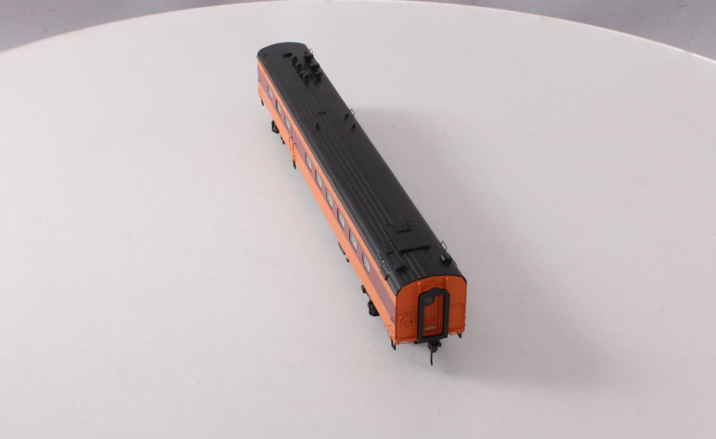 Walthers 920-9084 HO Scale Milwaukee Road 85' 48-Seat Diner