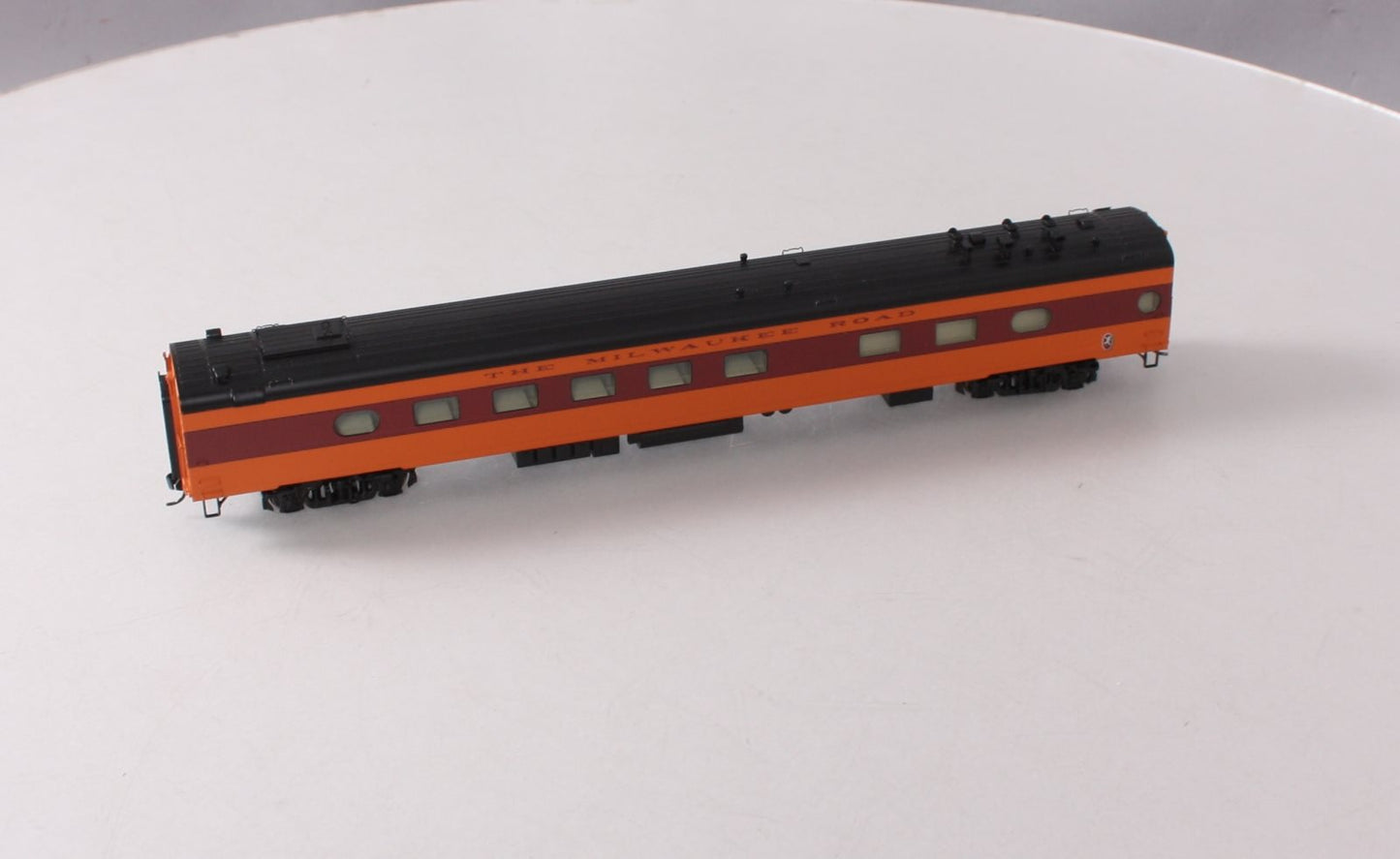 Walthers 920-9084 HO Scale Milwaukee Road 85' 48-Seat Diner