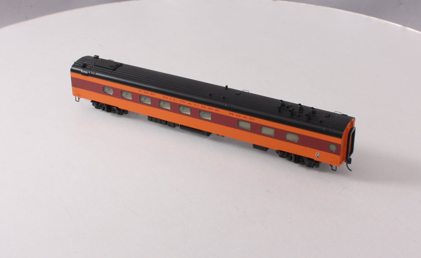 Walthers 920-9084 HO Scale Milwaukee Road 85' 48-Seat Diner