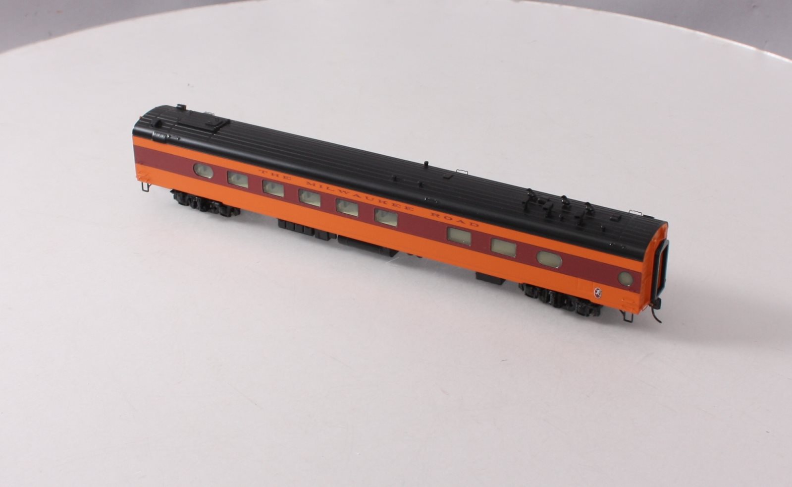 Walthers 920-9084 HO Scale Milwaukee Road 85' 48-Seat Diner