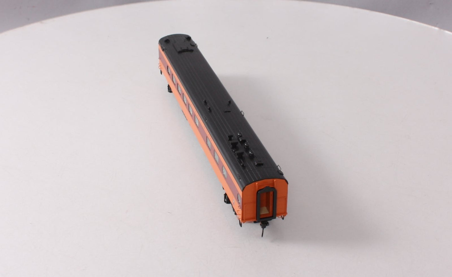 Walthers 920-9084 HO Scale Milwaukee Road 85' 48-Seat Diner