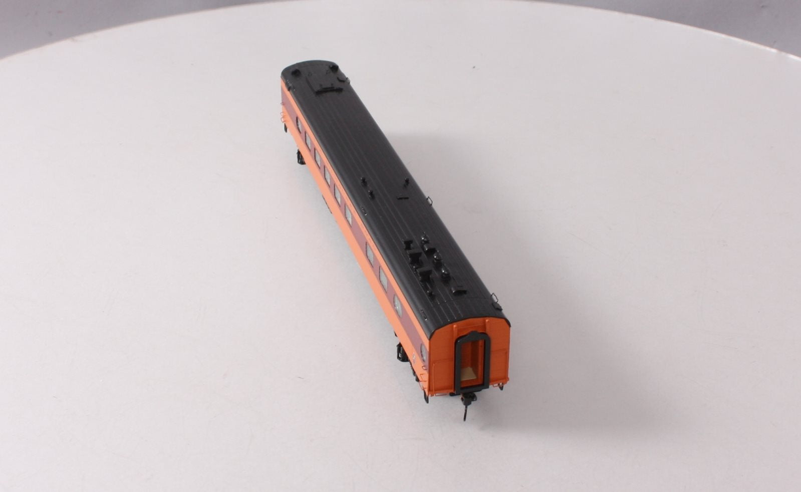 Walthers 920-9084 HO Scale Milwaukee Road 85' 48-Seat Diner