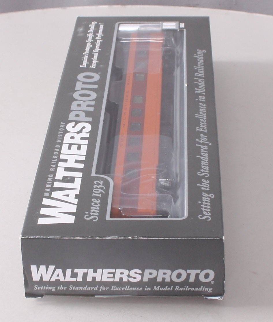 Walthers 920-9084 HO Scale Milwaukee Road 85' 48-Seat Diner