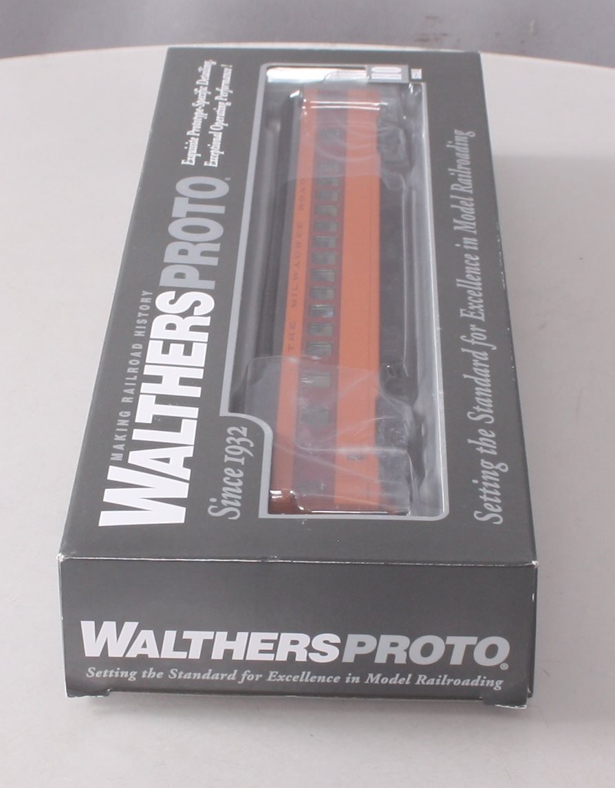 Walthers 920-9111 HO Milwaukee Road 85' 52-Seat Coach #544
