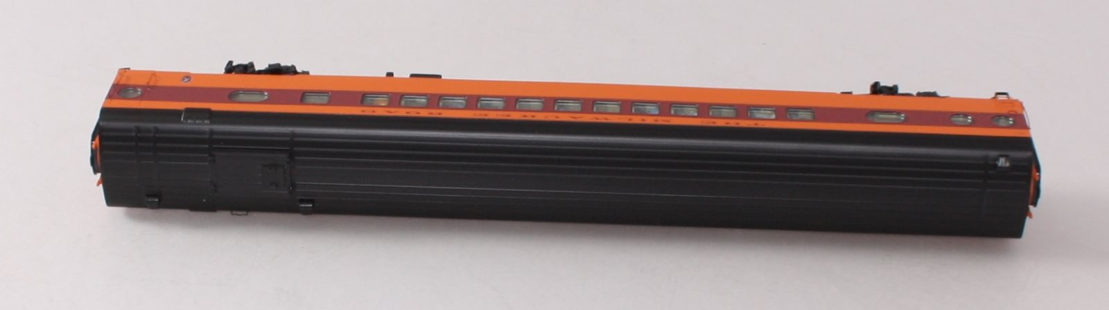 Walthers 920-9111 HO Milwaukee Road 85' 52-Seat Coach #544