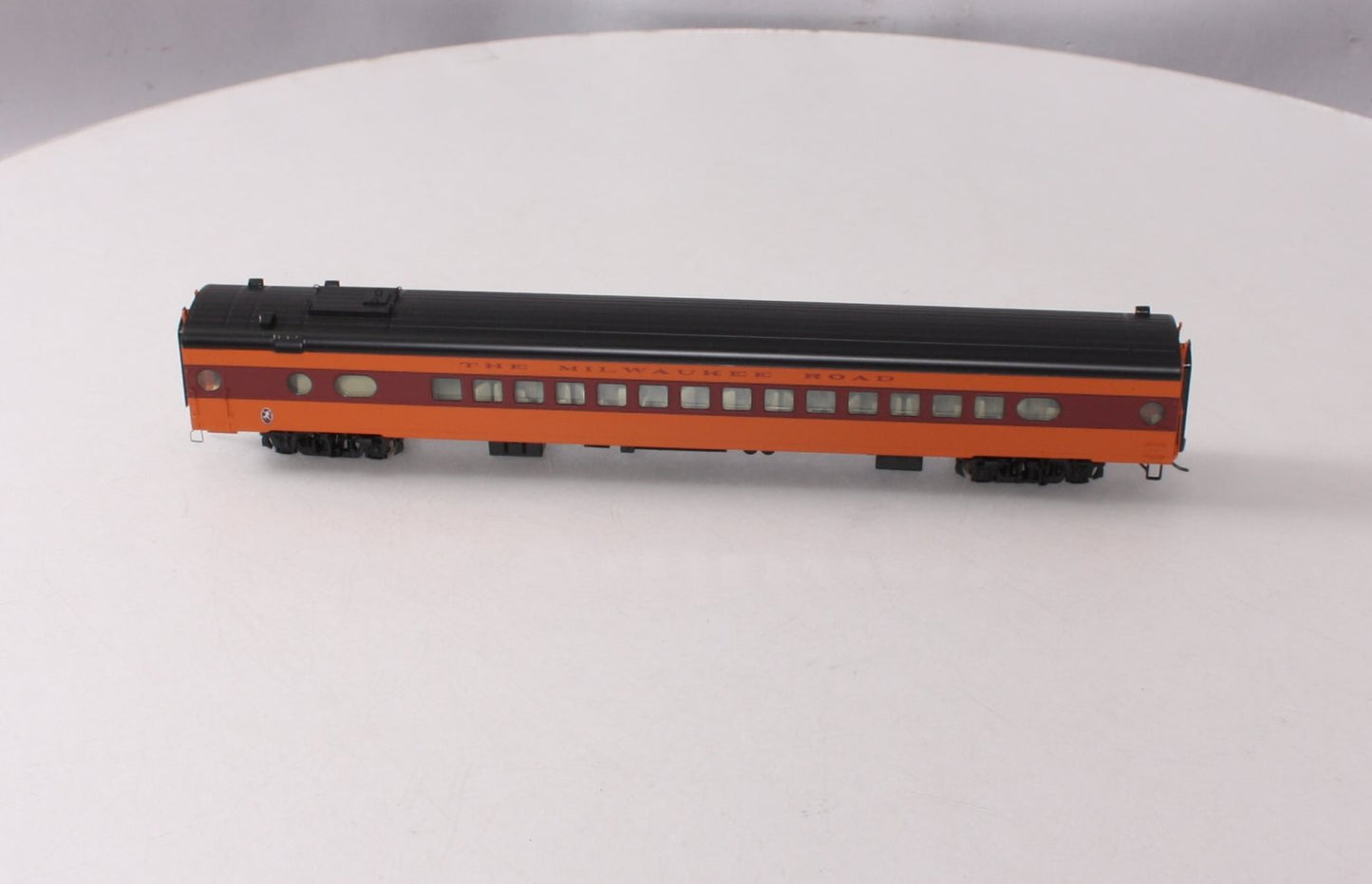 Walthers 920-9087 HO Milwaukee 85' Milwaukee Road 30-Seat Parlor Car