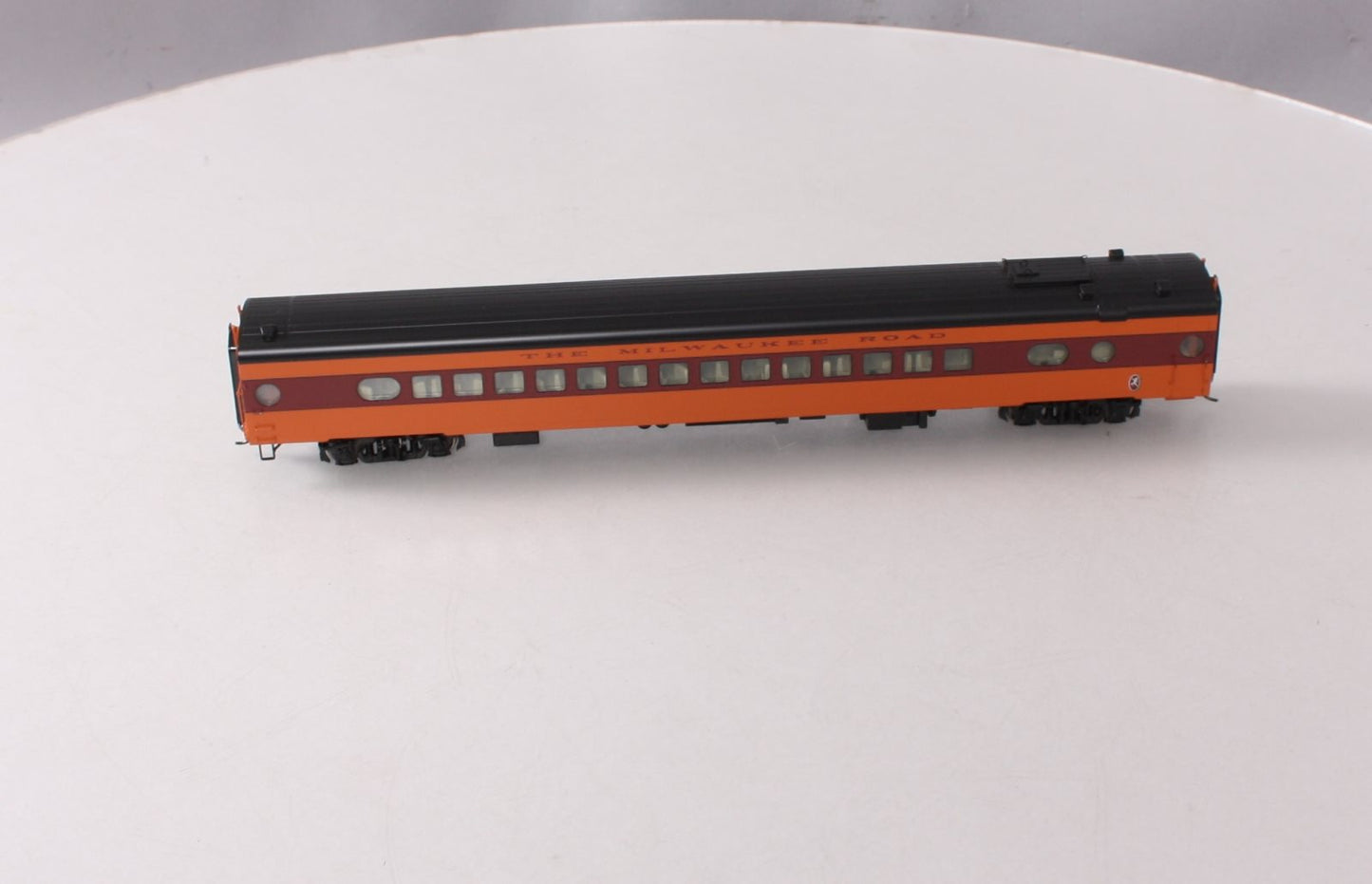Walthers 920-9087 HO Milwaukee 85' Milwaukee Road 30-Seat Parlor Car