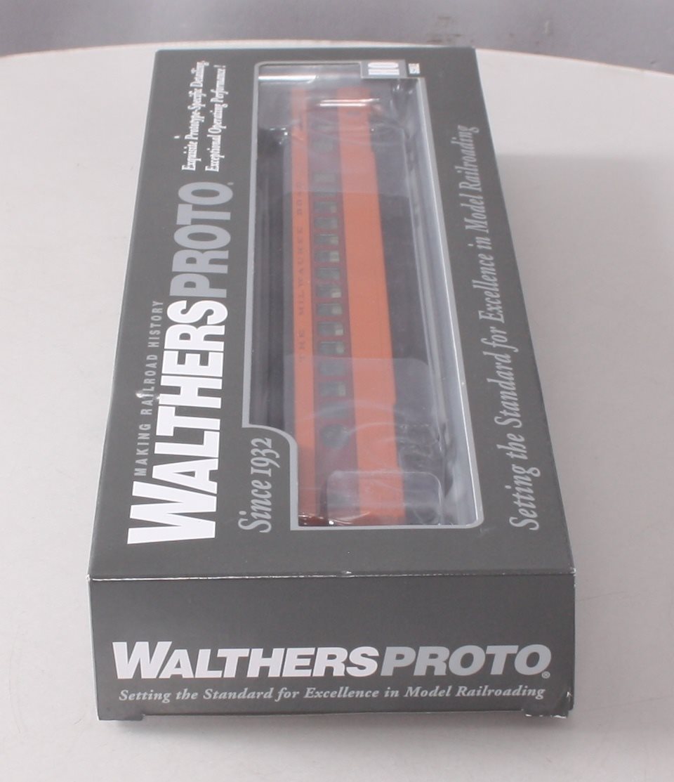 Walthers 920-9087 HO Milwaukee 85' Milwaukee Road 30-Seat Parlor Car