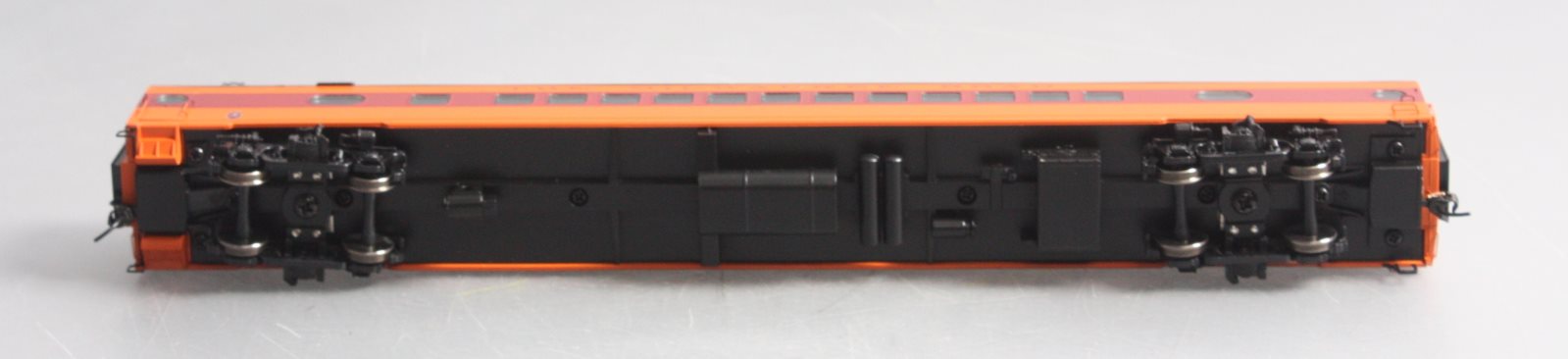 Walthers 920-9102 HO Milwaukee Road 85' 52-Seat Coach #506