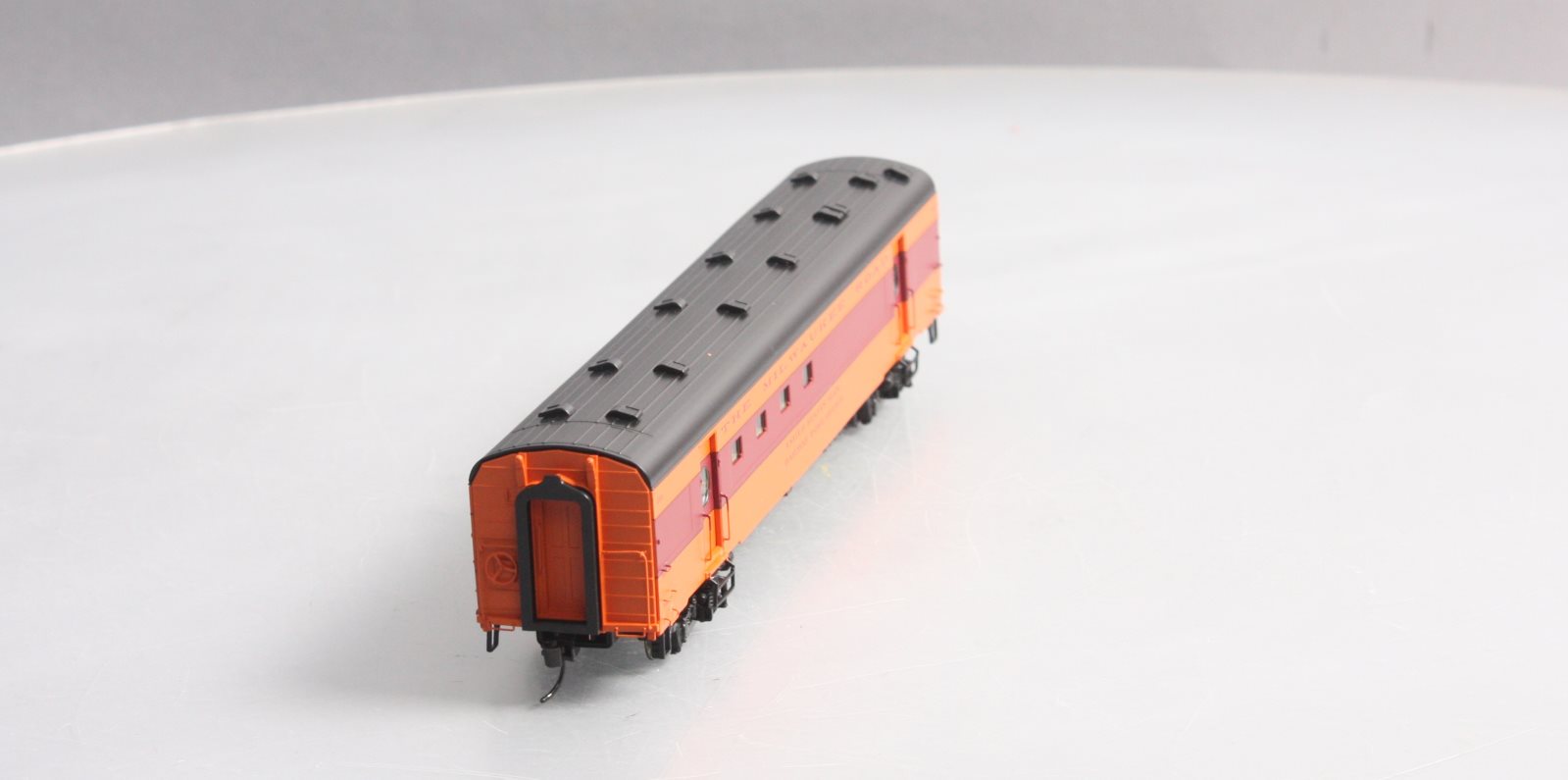 Walthers 920-9100 HO Milwaukee Road 63' Railway Post Office #2153