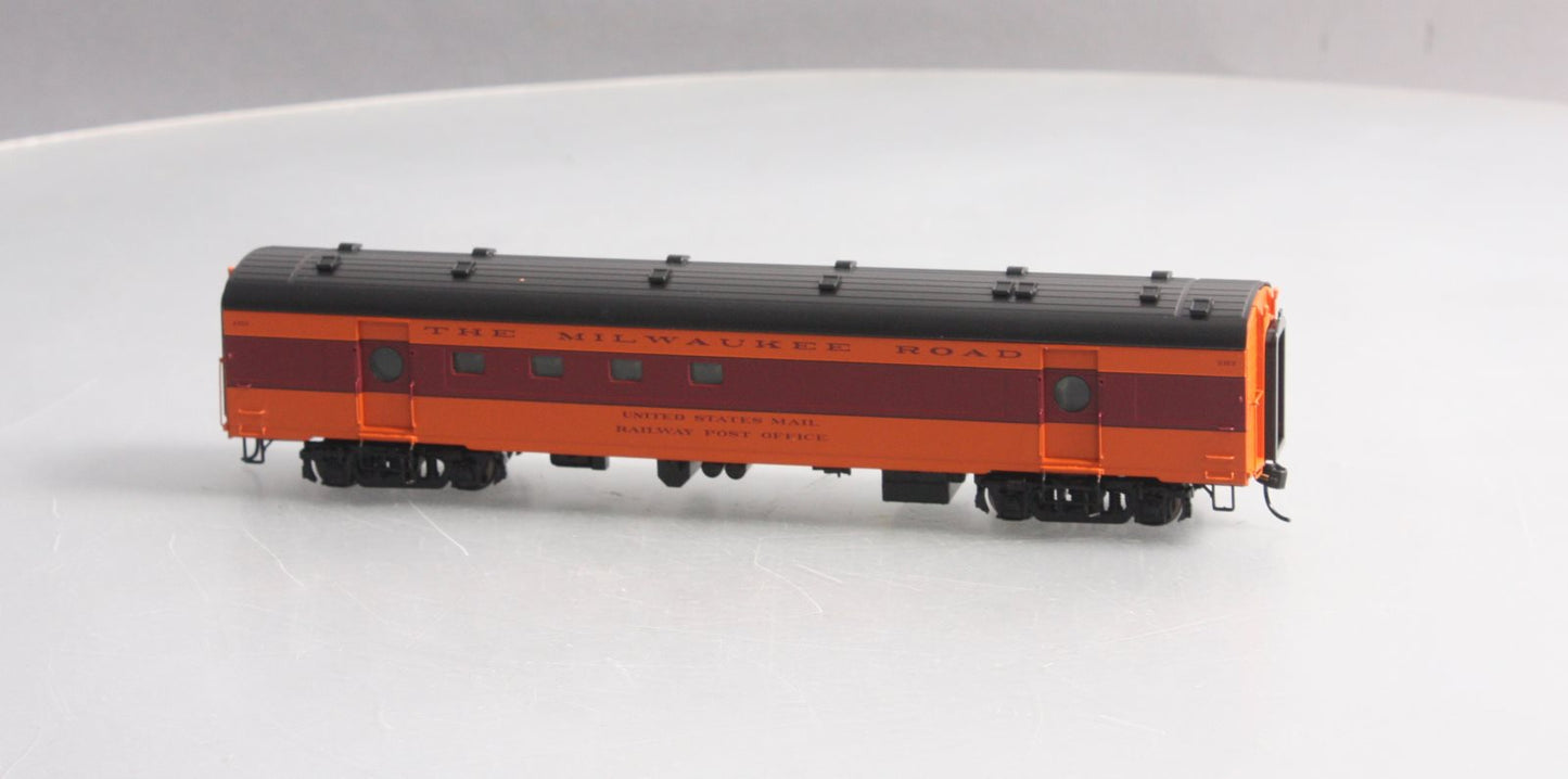 Walthers 920-9100 HO Milwaukee Road 63' Railway Post Office #2153