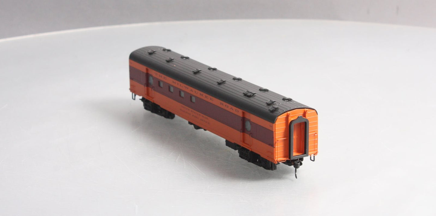 Walthers 920-9100 HO Milwaukee Road 63' Railway Post Office #2153