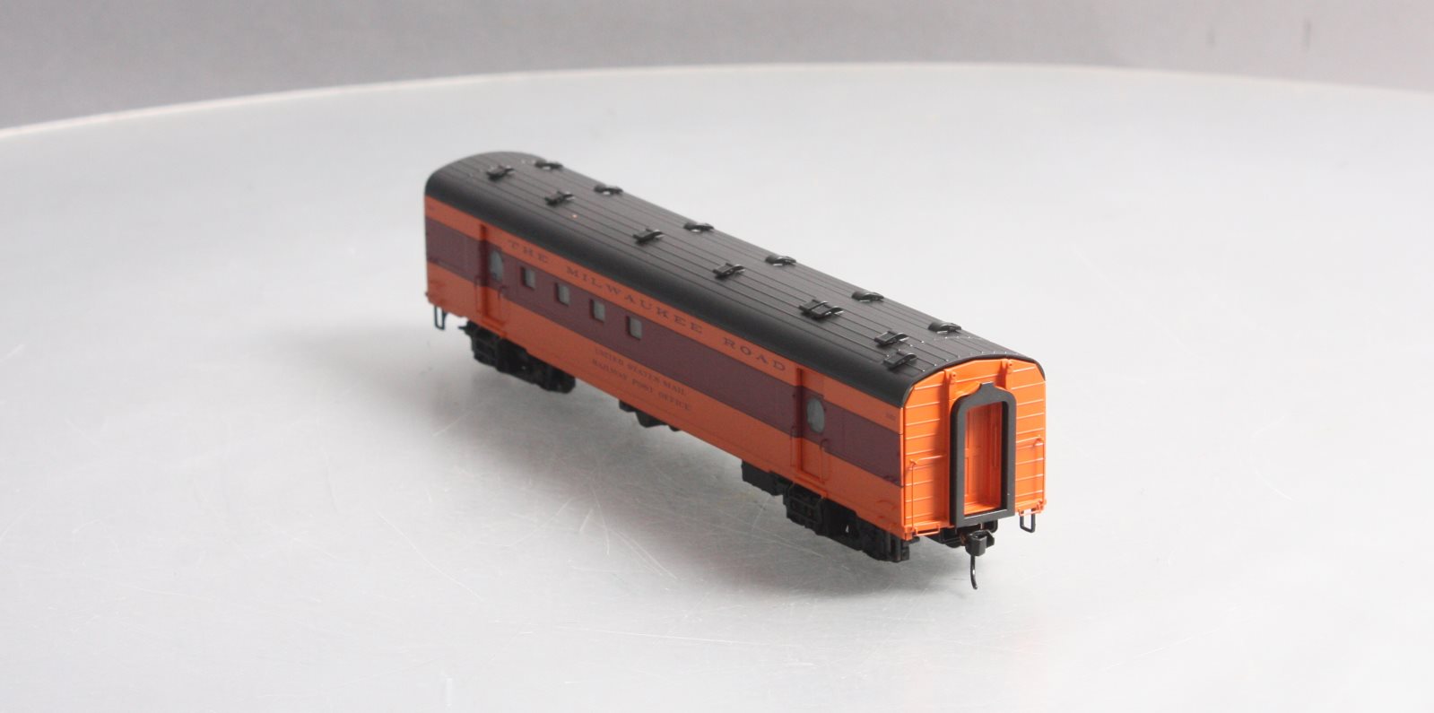 Walthers 920-9100 HO Milwaukee Road 63' Railway Post Office #2153