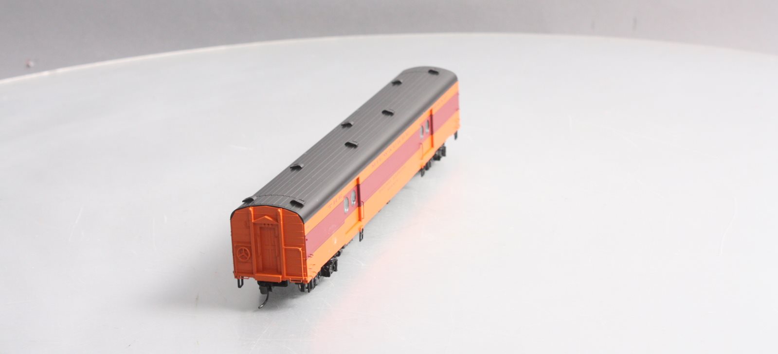 Walthers 920-9101 HO Milwaukee Road 75' Express Car #1325