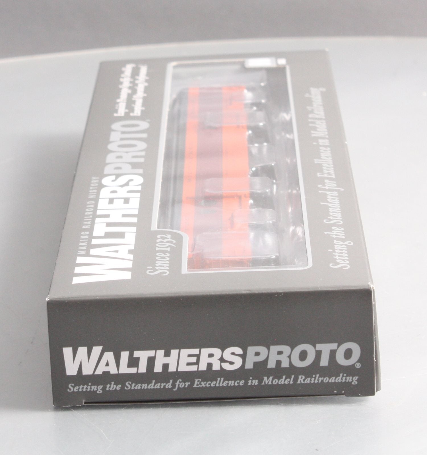 Walthers 920-9101 HO Milwaukee Road 75' Express Car #1325