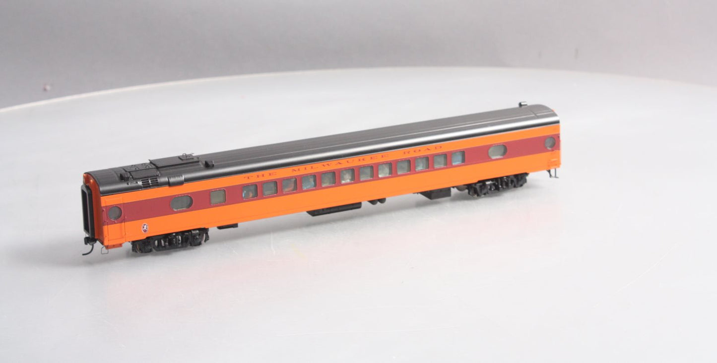 Walthers 920-9110 HO Milwaukee Road 85' 52-Seat Coach #511