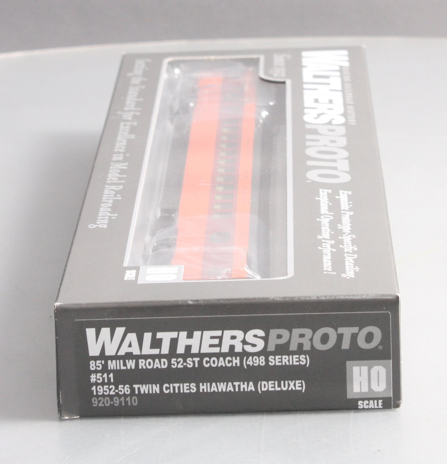 Walthers 920-9110 HO Milwaukee Road 85' 52-Seat Coach #511