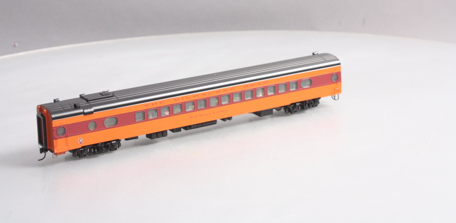 Walthers 920-9107 HO Milwaukee Road 85' 30-Seat Parlor Car #191
