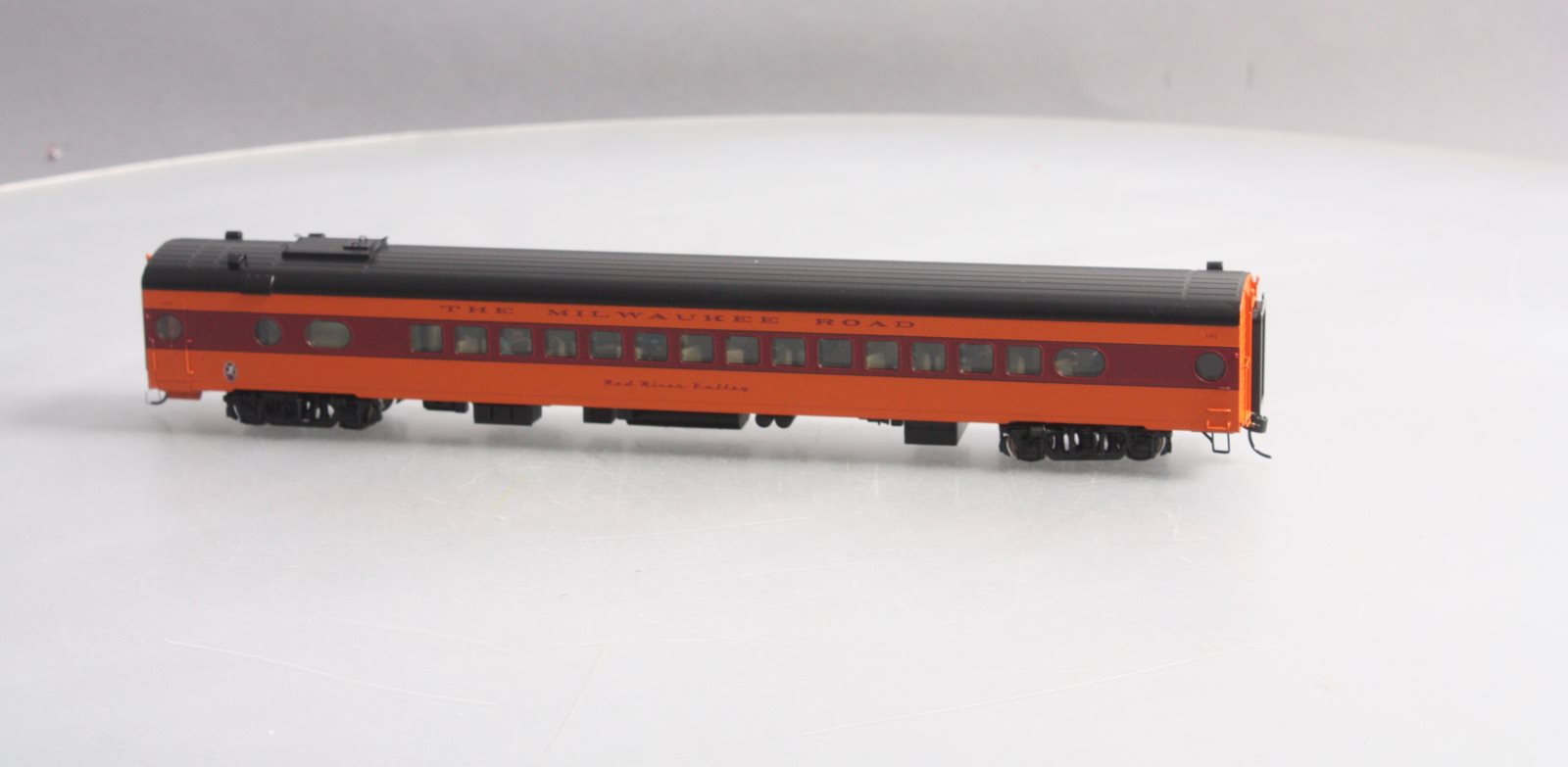 Walthers 920-9107 HO Milwaukee Road 85' 30-Seat Parlor Car #191