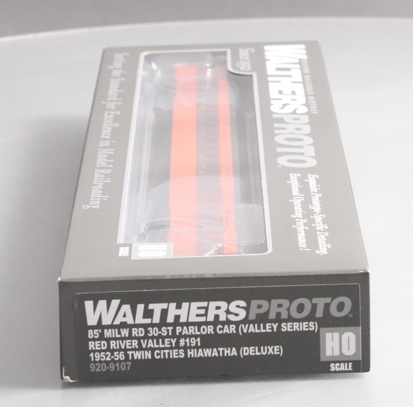 Walthers 920-9107 HO Milwaukee Road 85' 30-Seat Parlor Car #191
