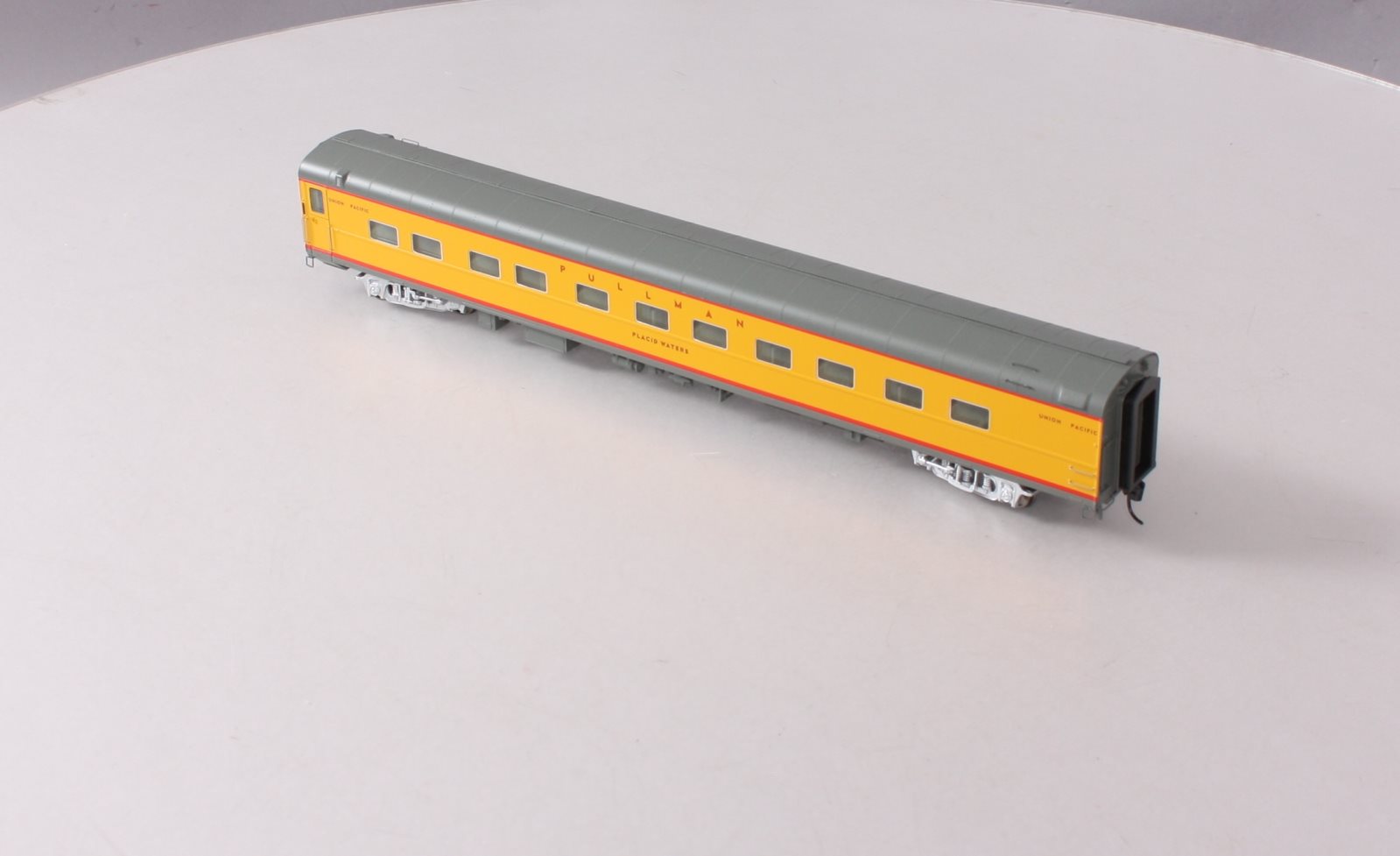 Walthers 920-9548 HO Union Pacific Placid Waters '85 P-S 11-DB Sleeper