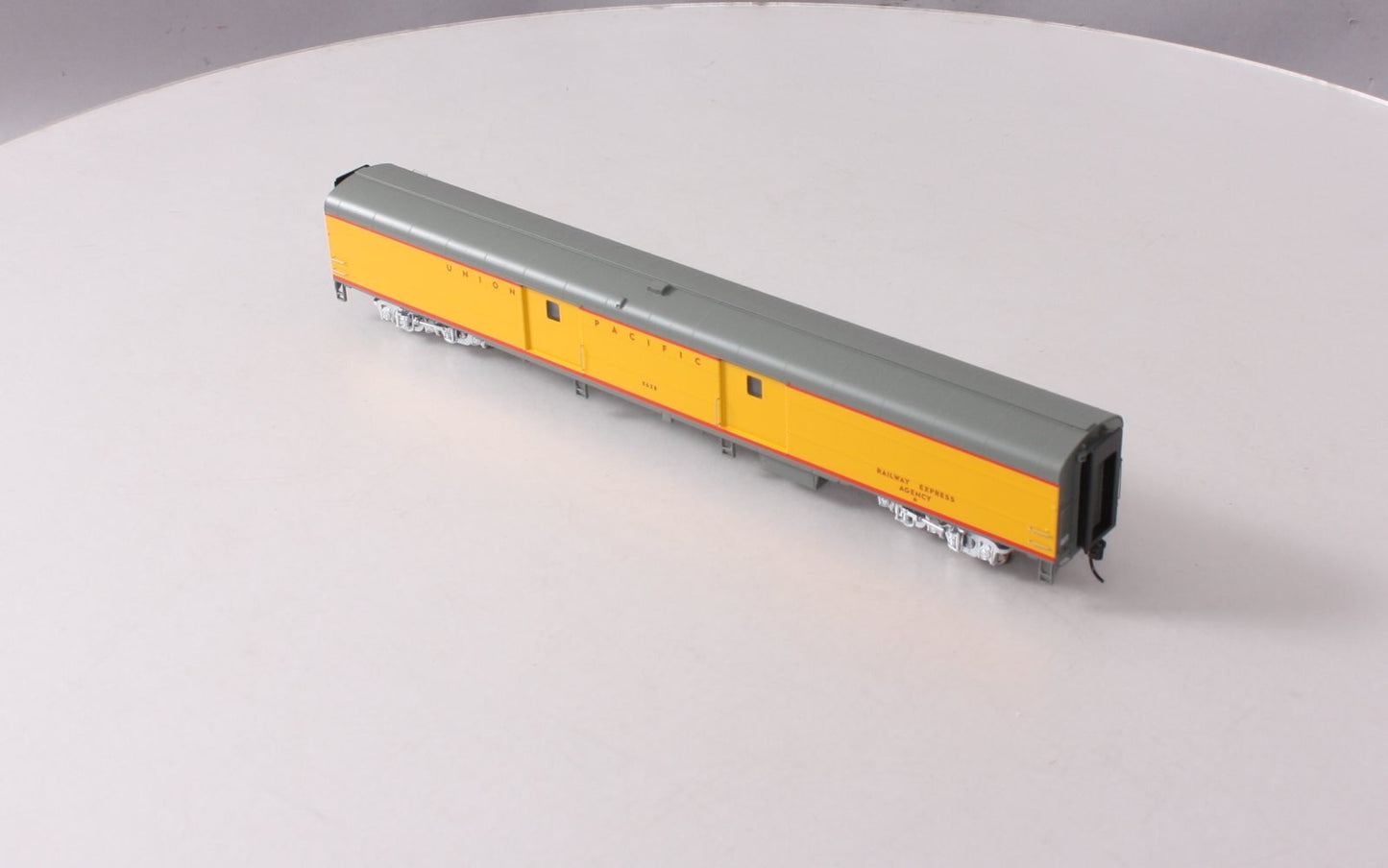 Walthers 920-9560 HO Union Pacific 85' ACF Baggage Car #5638