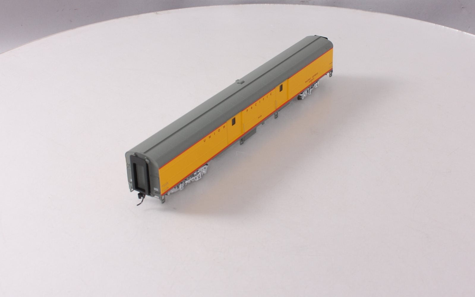 Walthers 920-9560 HO Union Pacific 85' ACF Baggage Car #5638