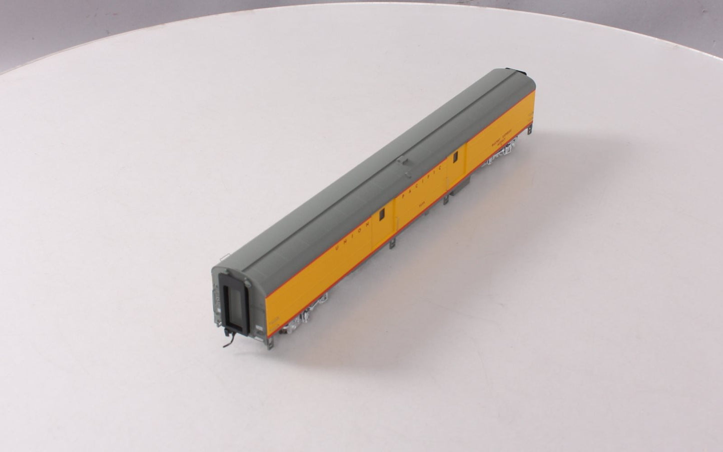 Walthers 920-9560 HO Union Pacific 85' ACF Baggage Car #5638