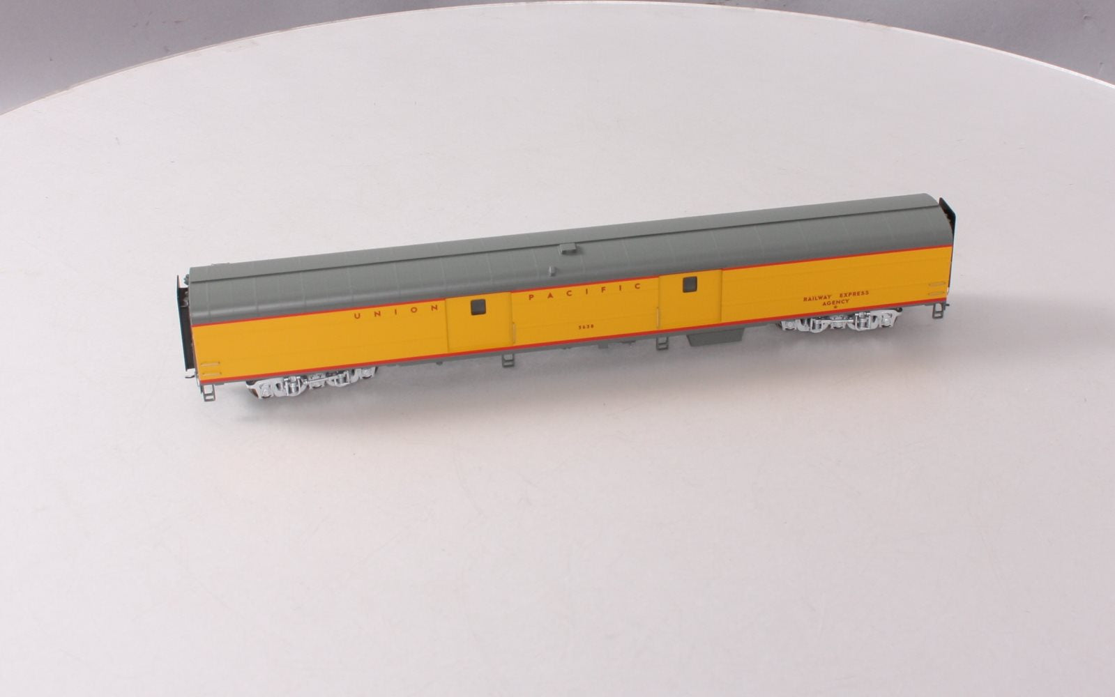 Walthers 920-9560 HO Union Pacific 85' ACF Baggage Car #5638