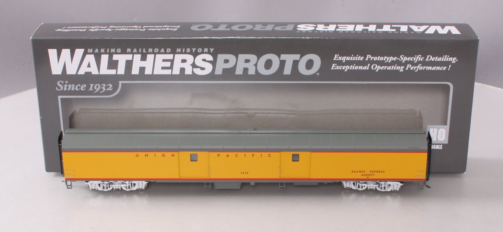Walthers 920-9560 HO Union Pacific 85' ACF Baggage Car #5638