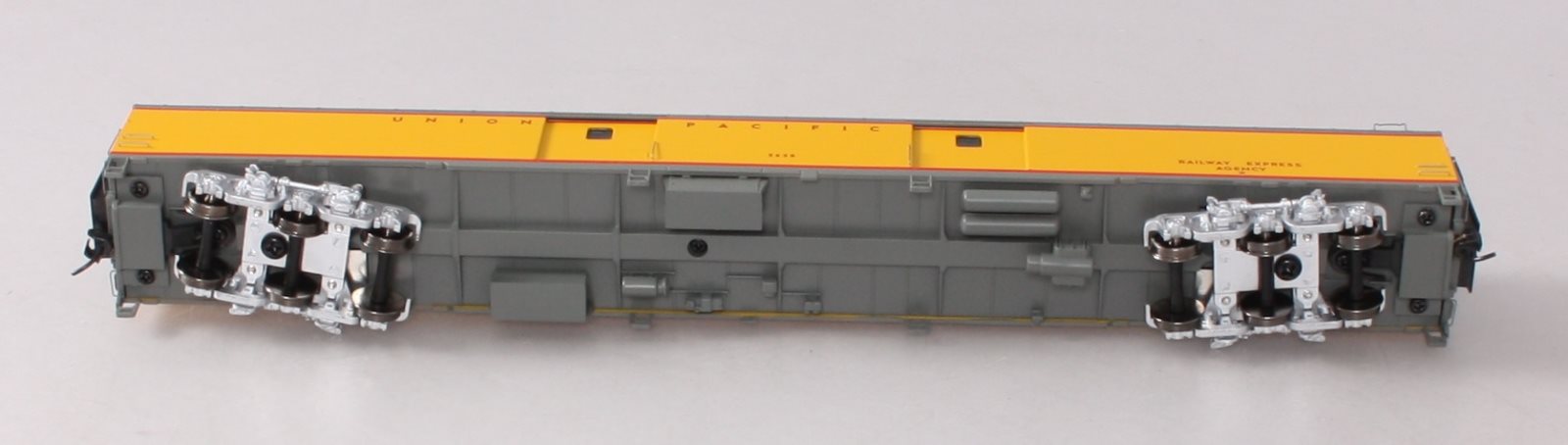 Walthers 920-9560 HO Union Pacific 85' ACF Baggage Car #5638