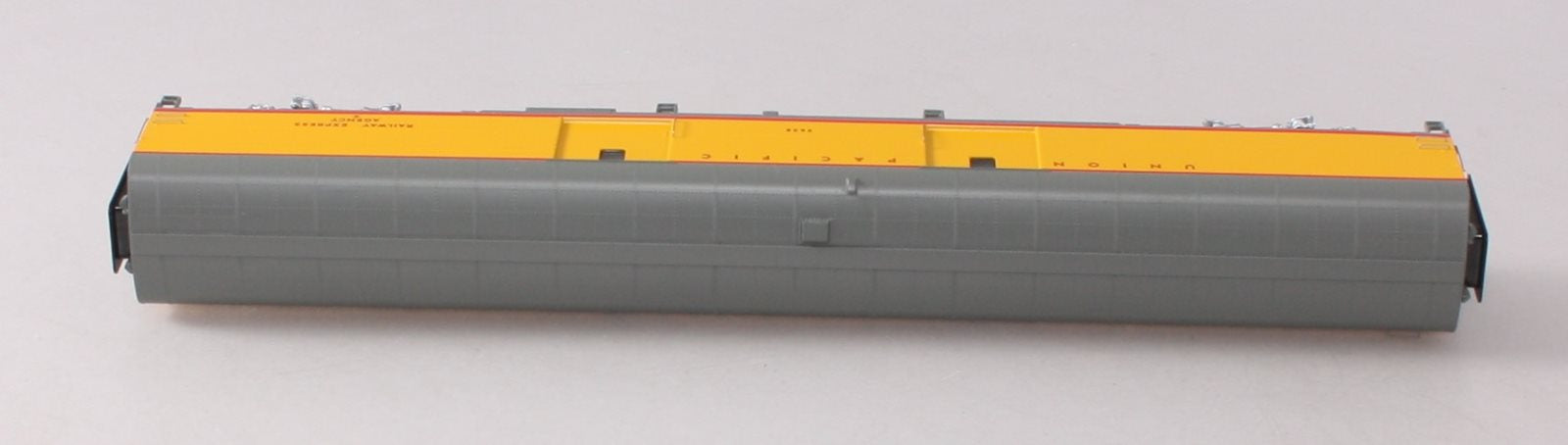 Walthers 920-9560 HO Union Pacific 85' ACF Baggage Car #5638