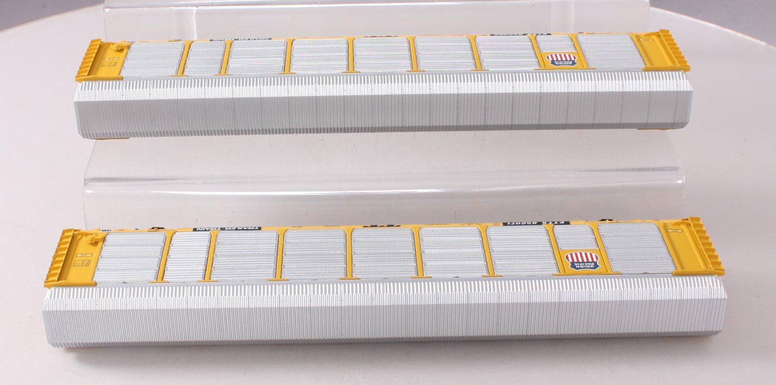 Walthers 932-24852 HO UP Thrall 89' Tri-Level Auto Carriers (Set of 2)