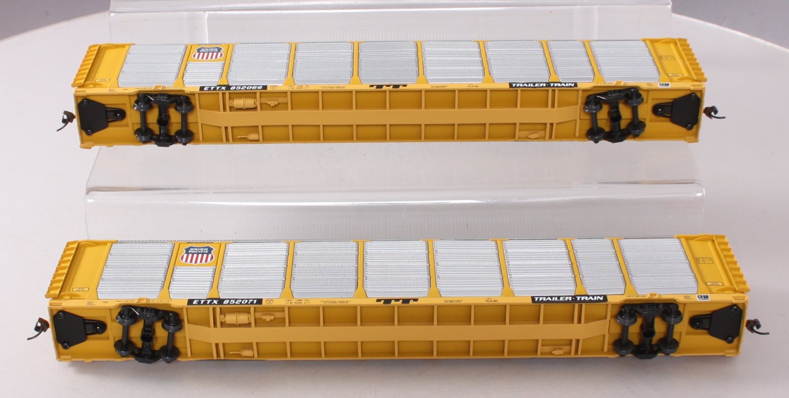 Walthers 932-24852 HO UP Thrall 89' Tri-Level Auto Carriers (Set of 2)