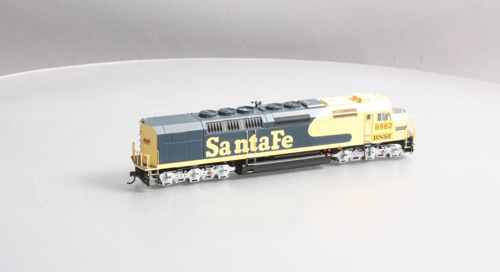Athearn G63996 HO Santa Fe SDP40F Diesel Locomotive #6962 w/ DCC/Sound