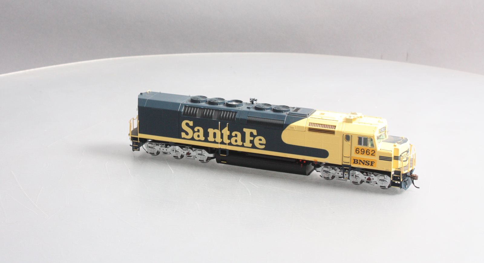 Athearn G63996 HO Santa Fe SDP40F Diesel Locomotive #6962 w/ DCC/Sound