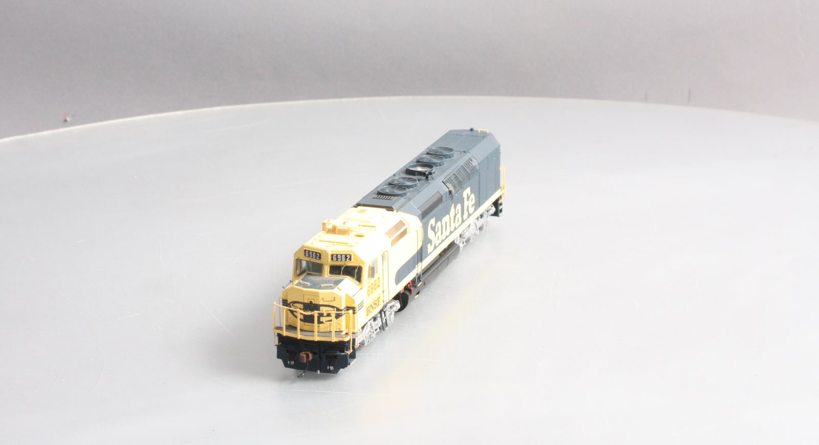 Athearn G63996 HO Santa Fe SDP40F Diesel Locomotive #6962 w/ DCC/Sound