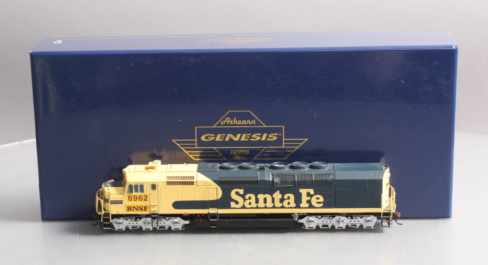 Athearn G63996 HO Santa Fe SDP40F Diesel Locomotive #6962 w/ DCC/Sound