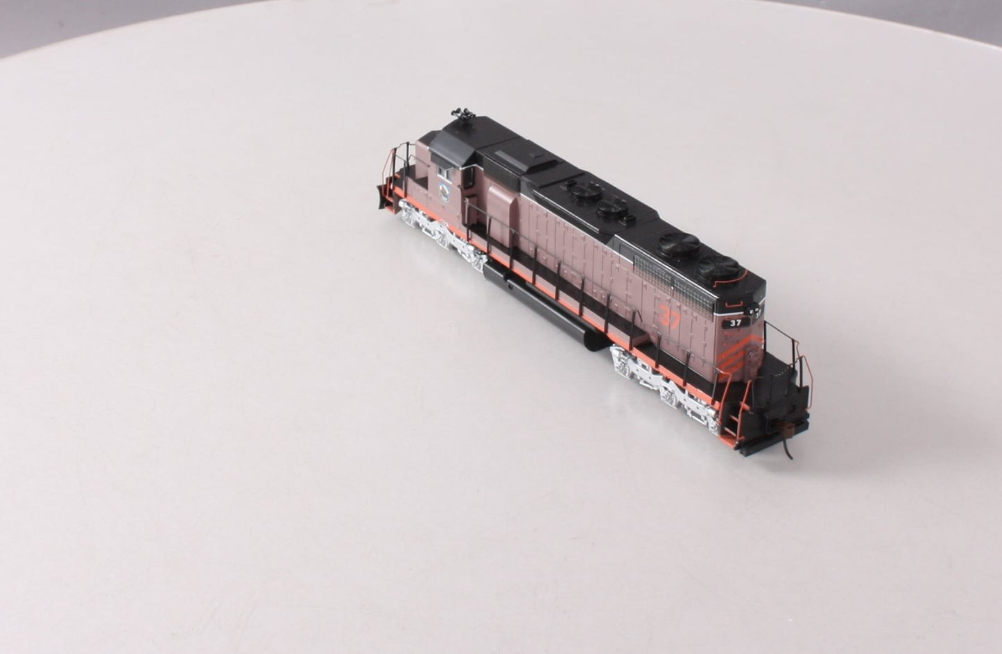 Athearn 93508 HO Scale McCloud Railway SD38 Diesel Locomotive #37